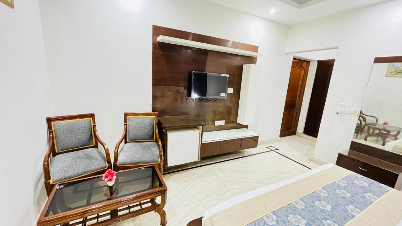 Hotel Starline Sector 28 グルガウン エクステリア 写真