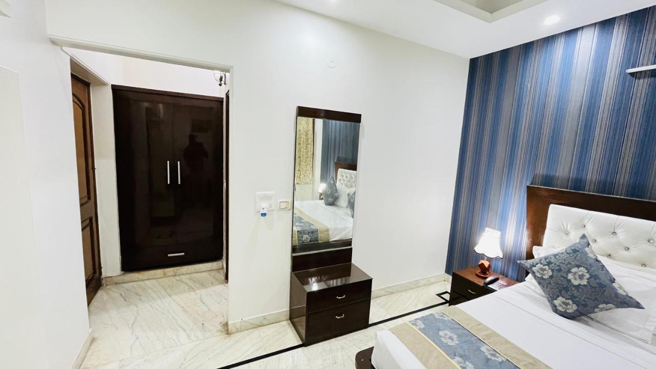 Hotel Starline Sector 28 グルガウン エクステリア 写真