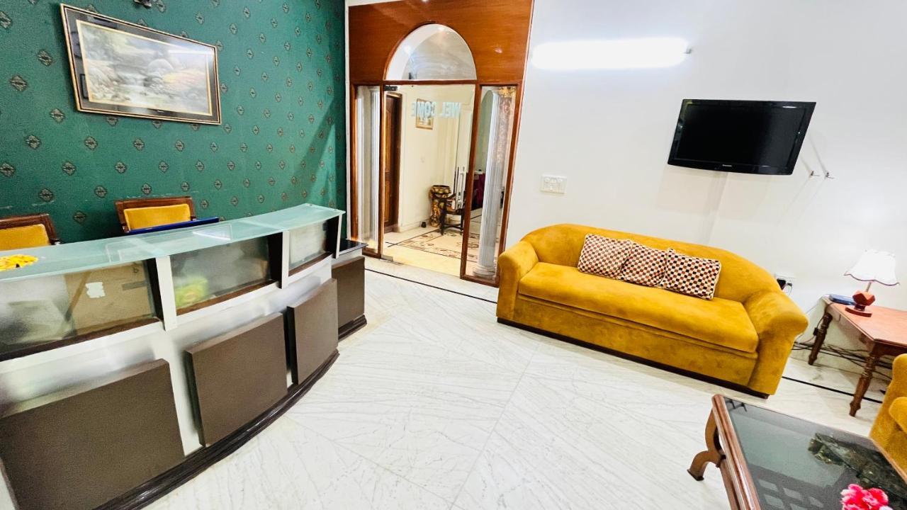 Hotel Starline Sector 28 グルガウン エクステリア 写真