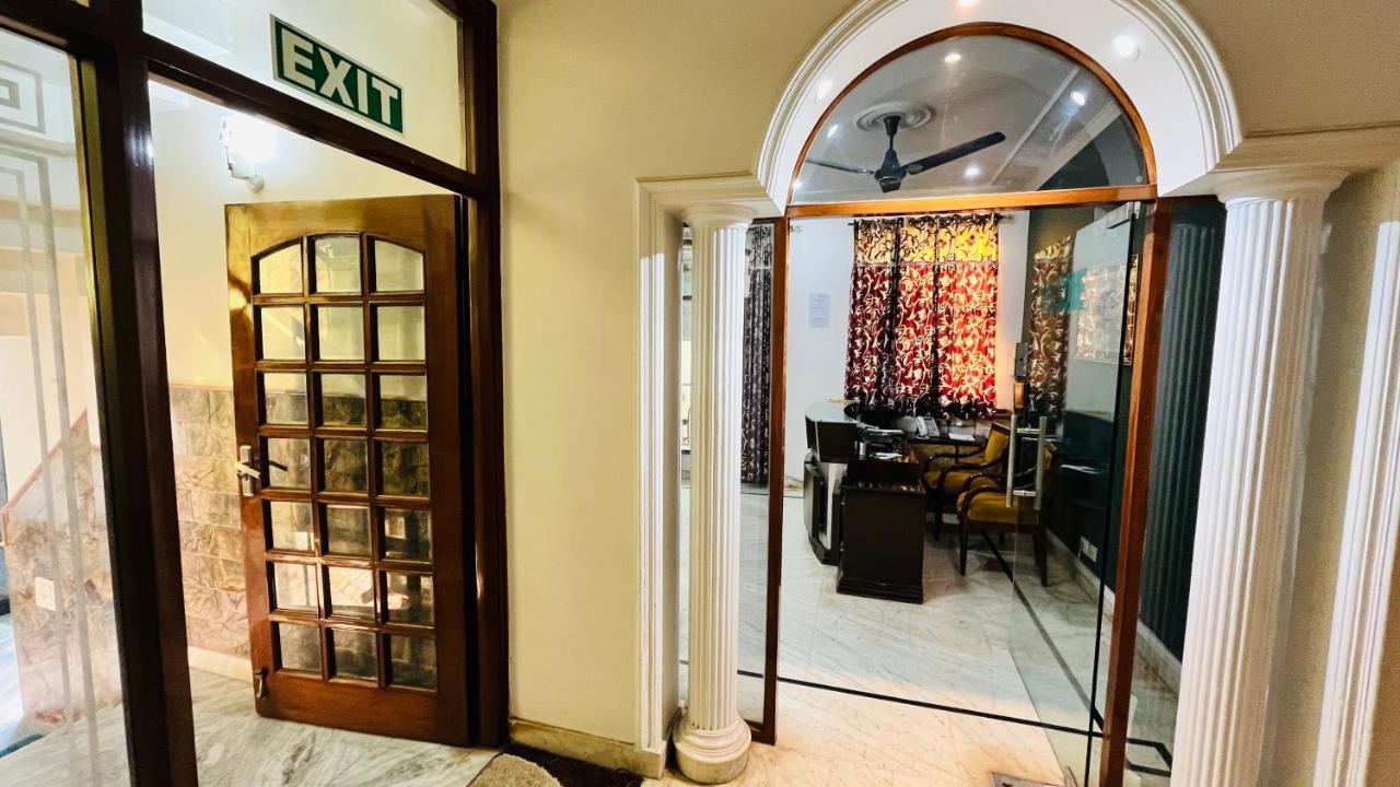 Hotel Starline Sector 28 グルガウン エクステリア 写真